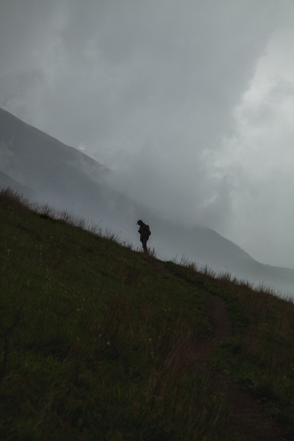 Wayfarer. - My, The mountains, The photo, Portrait, Clouds, Fog
