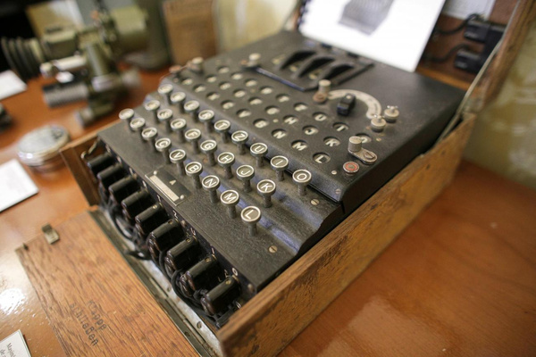 Cryptographer bought Enigma I at a flea market for €100 - Enigma, Romania, Rarity, Bargaining, Swap meet