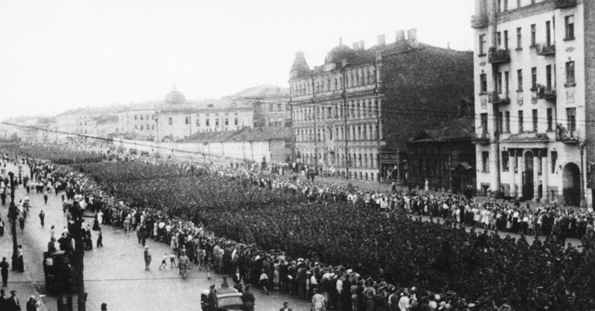 Немецкий марш в москве. Парад побежденных 17 июля 1944 года. Пленные в Москве 1944. Пленные немцы в Москве 1944. Немцы в Москве 1944.