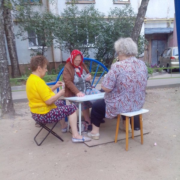 Poker Club in Kaluga - My, Poker, Grandmother, Kaluga, Courtyard, Playing cards