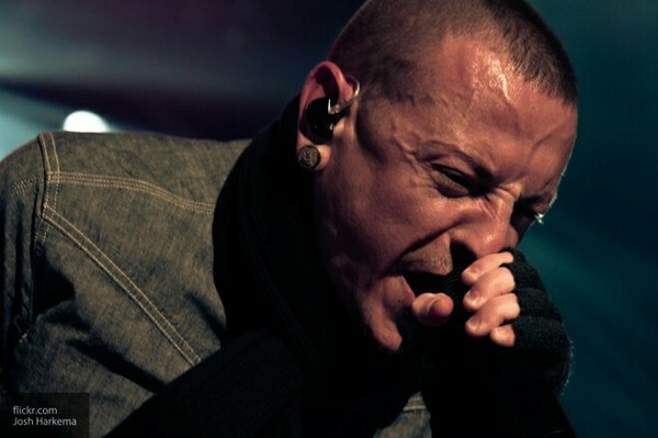 Linkin Park lead singer Chester Bennington has died. - Tragedy, Linkin park, Soloist