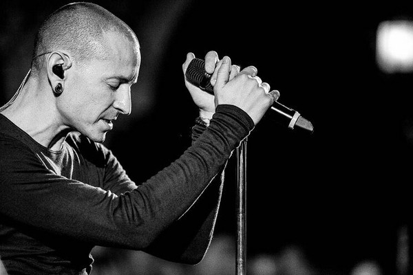 In memory of Chester Bennington, we recall the main hits of Linkin Park, say thank you for our zero and quietly sad - Chester Bennington, Linkin park, Death