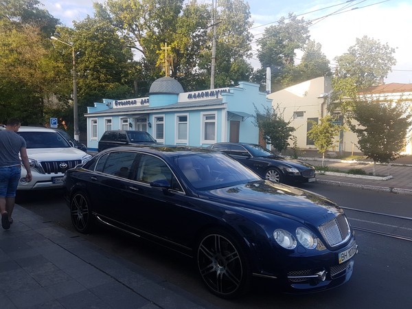 Вся суть религии в одном фото.