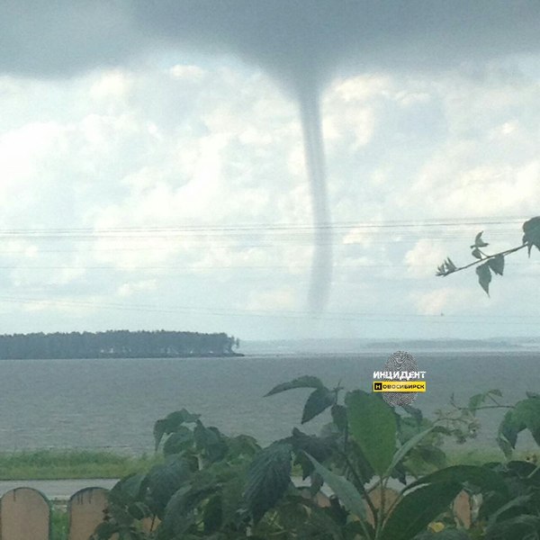 Waterspout last night in the Novosibirsk reservoir near the village of Bystrovka, Novosibirsk region. - Novosibirsk, Tornado, Ob Reservoir, Fear, Natural phenomena, Longpost, Shitty weather