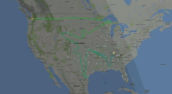 Boeing Dreamliner painted a giant Dreamliner in the sky over the USA - USA, Flight, Trajectory, Airplane
