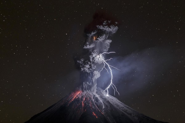 Photo of lightning striking volcanic ash - Nature, Eruption, Lightning, The national geographic, The photo, Eruption, Colima Volcano