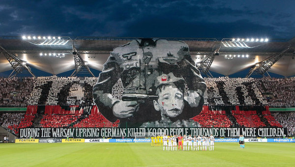 The Poles before the football match unfurled a banner with a pistol at the temple of a child - Football, Fascists, Poles