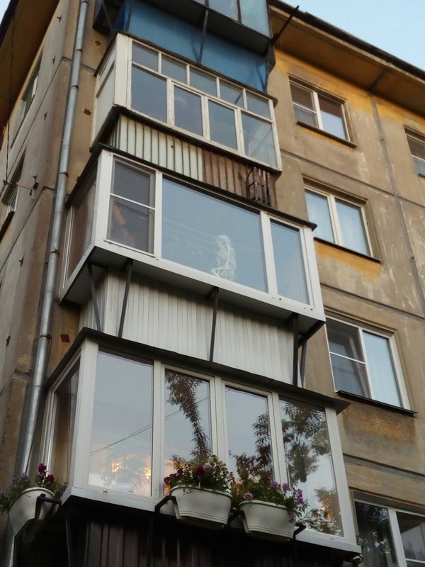 While the whole world keeps their skeletons in closets, in Chelyabinsk they do it on balconies. - My, Chelyabinsk, Skeleton, Balcony, Longpost