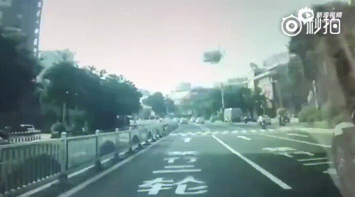 1502163398154938163.gif