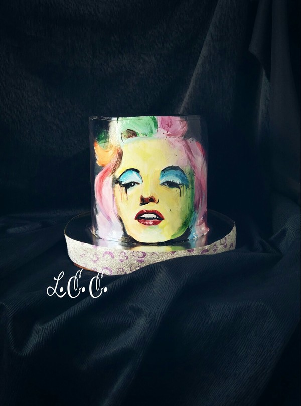 In a Girl, two things should be beautiful - this is the Look and the Lips, because with a look she can fall in love, and with her lips she can prove that she loves. Marilyn Monroe. - Cake, Marilyn Monroe, Painting