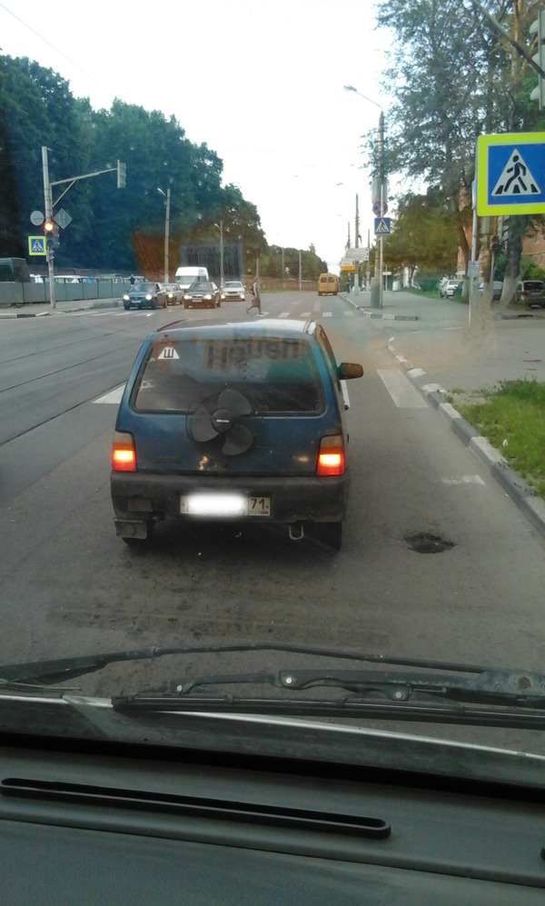 Карлсон едет