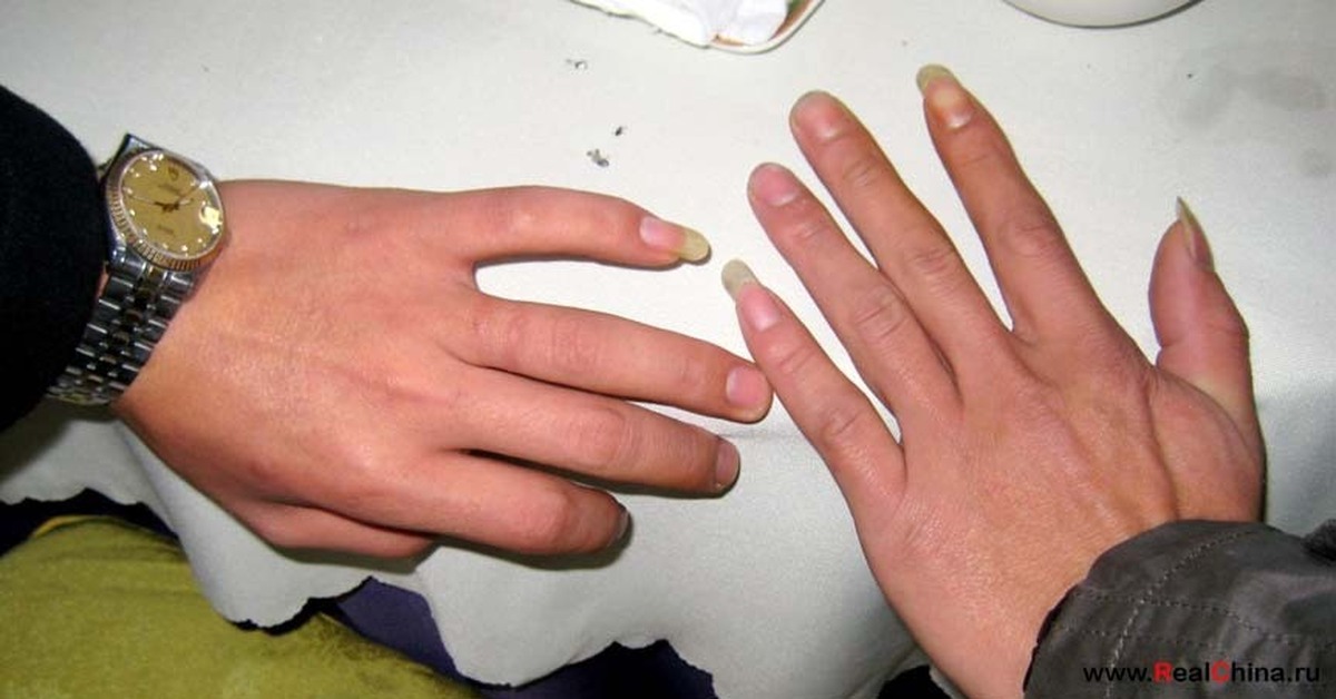 Ногти на больших пальцев мужчин. Длинные мужские ногти. Мужской маникюр. Мужской маникюр длинные ногти.