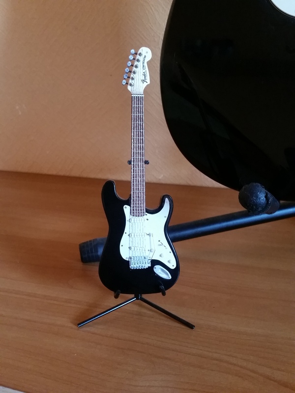 Mini Guitar Fender Stratocaster - My, Miniature, Guitar, With your own hands, Minimalism, Electric guitar, Longpost, Needlework without process