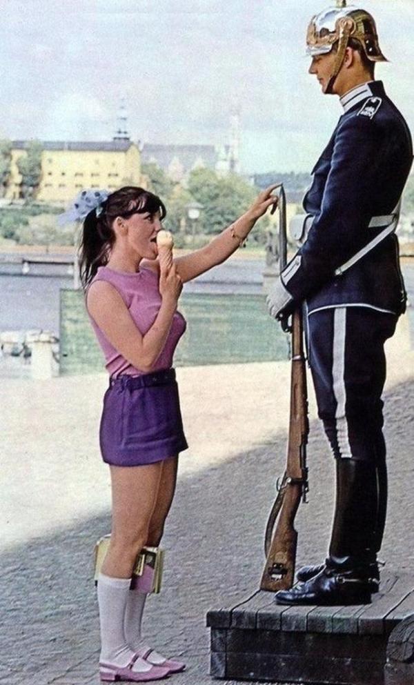 Everyone has seen this photo: a girl flirts with a royal guard, Sweden, 1970. - Girls, PHOTOSESSION, Past, Retro, Brunette, A selection, 20th century, Boobs, Longpost