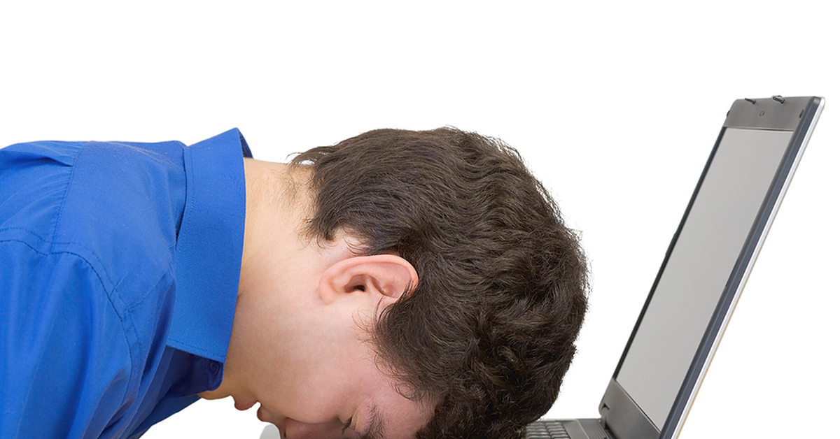 Лицо пк. Человек перед компьютером. Голова компьютер. Компьютер и человек. Уставший человек.