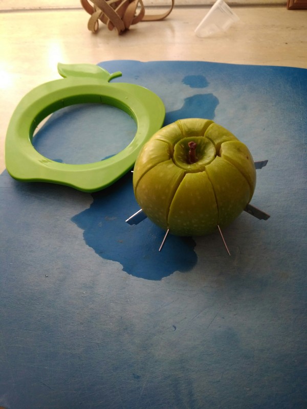 Severe Chelyabinsk apple - My, Apple Slicer, Apples, Fail