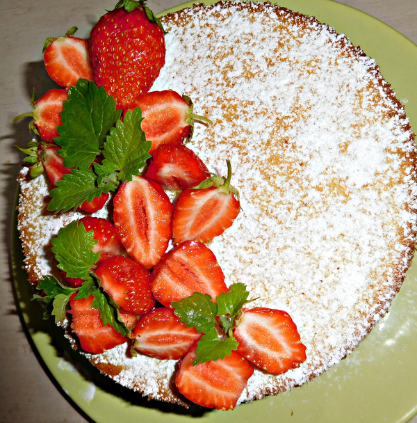 Friday mine on the last weekend of summer... - My, Cake, Strawberry, , Berries, Food, Strawberry (plant)