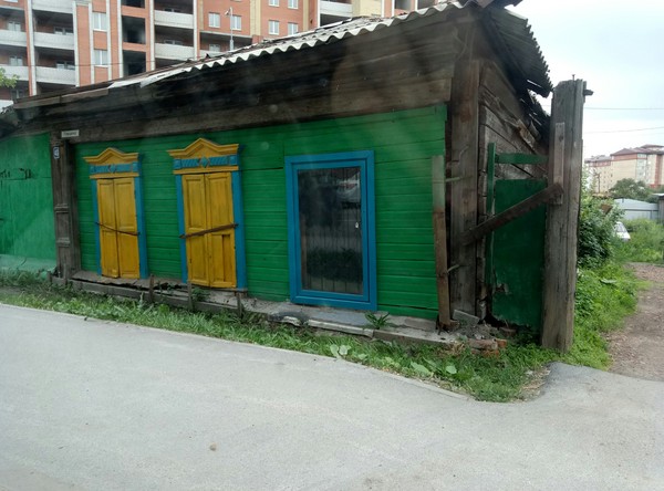 What can stand in the yard of such a house? - Tyumen, Poverty, Hello reading tags