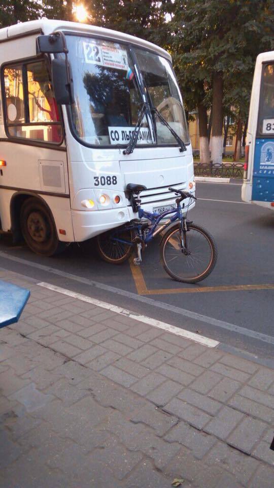 Yaroslavl cyclists are so severe...... - Road accident, Minibus, Crutches