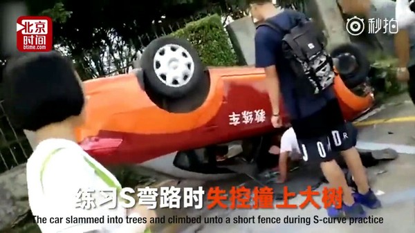 Chinese woman overturns instructor's car during eighth attempt to pass driving license - news, Peace, China, Road accident, Female, Woman driving, Liferu, Rights, Women