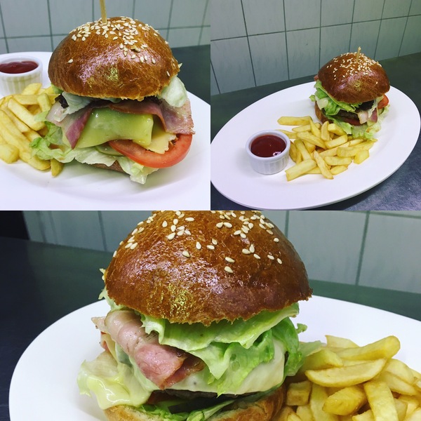 Classic burger - My, , Saint Petersburg, Food, Burger, Beef, Buns