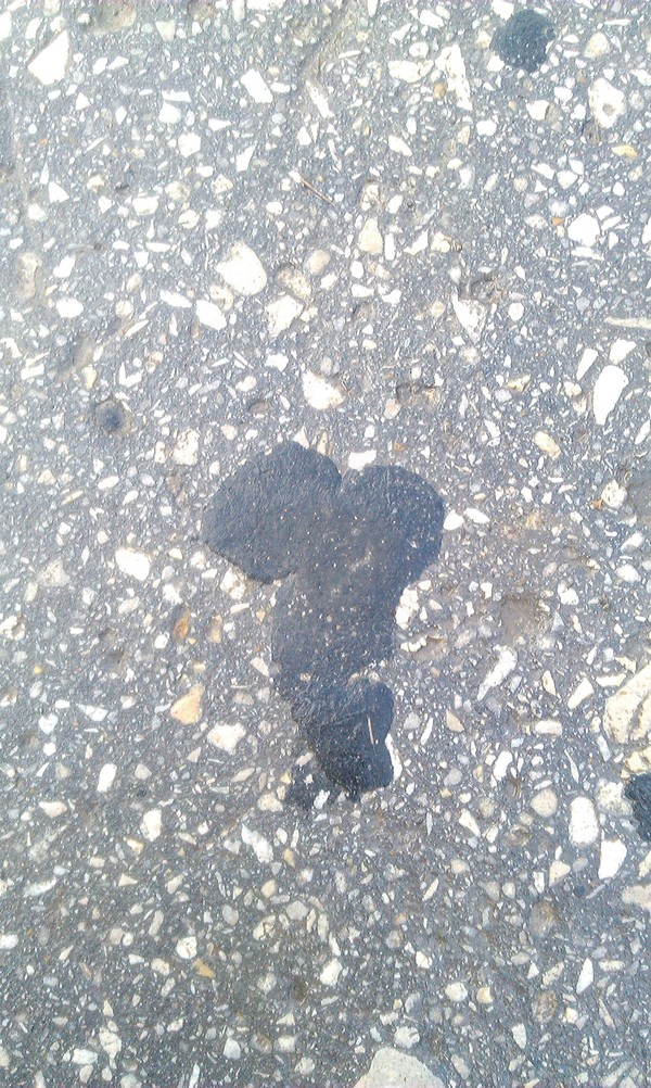 Асфальт как бы намекает, что он.. не очень