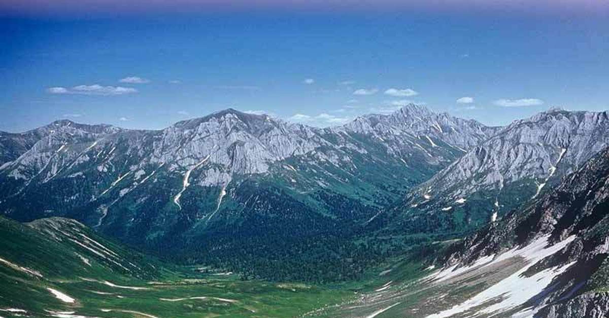 Высочайшая вершина восточной сибири. Горы Восточный Саян. Сибирь горы Саяны. Горный хребет Саяны. Предгорье восточного Саяна.
