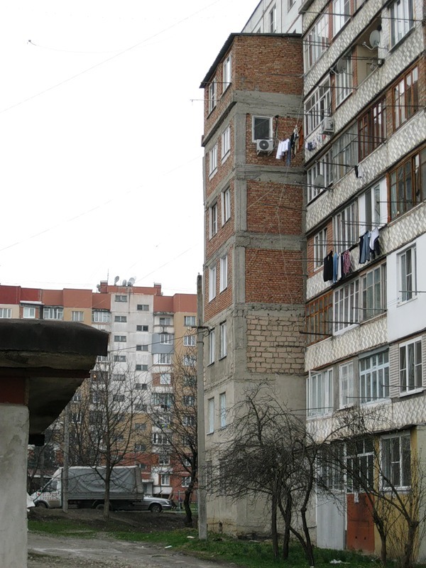 Пристройки к многоквартирному дому в нальчике