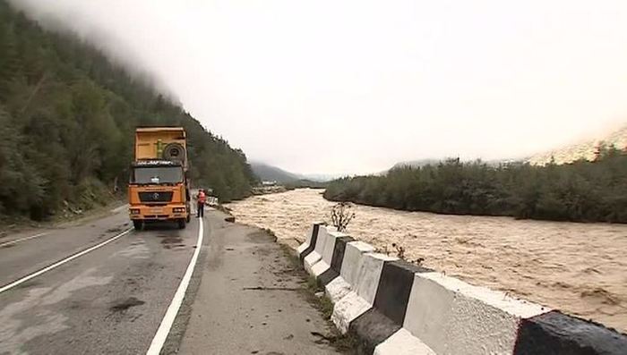 Hundreds of tourists were blocked by mudflow in the mountains of Kabardino-Balkaria - news, Kabardino-Balkaria, Incident, Video