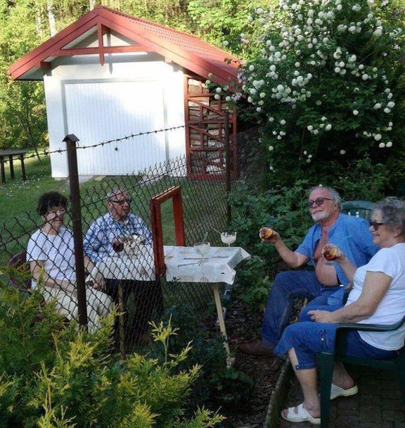 Так себе соседи - Соседи, Граница