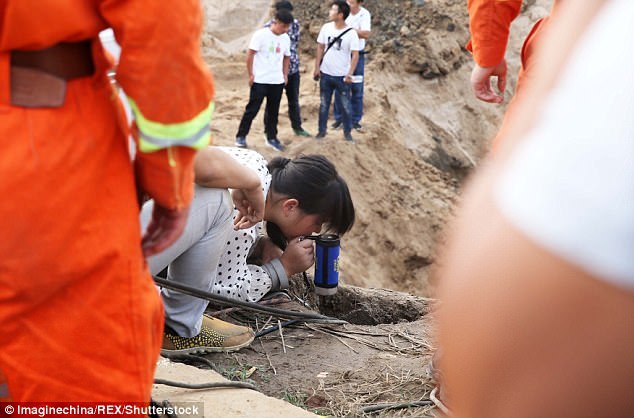 In China, more than 10 excavators rescued a child who fell into a 50-meter well - China, The fall, Luck, Longpost