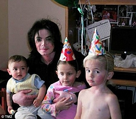 Ответы natali-fashion.ru: почему дети Майкла Джексона белые и не похожи на него?