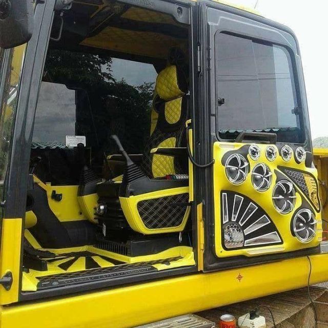 Night club on caterpillars. - Excavator, Car audio, Tractor, Yellow, Music, Longpost, Salon