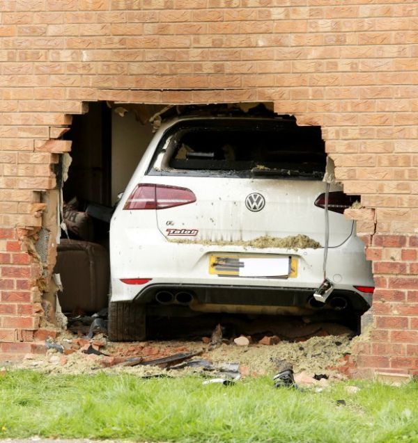 Volkswagen Golf R drove into the living room of an apartment building - Auto, Road accident, Failure, Longpost