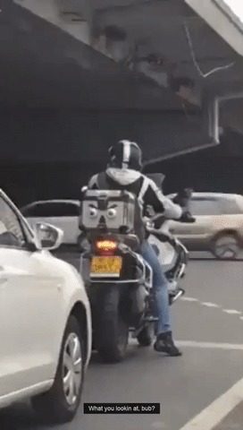 Че уставился?!