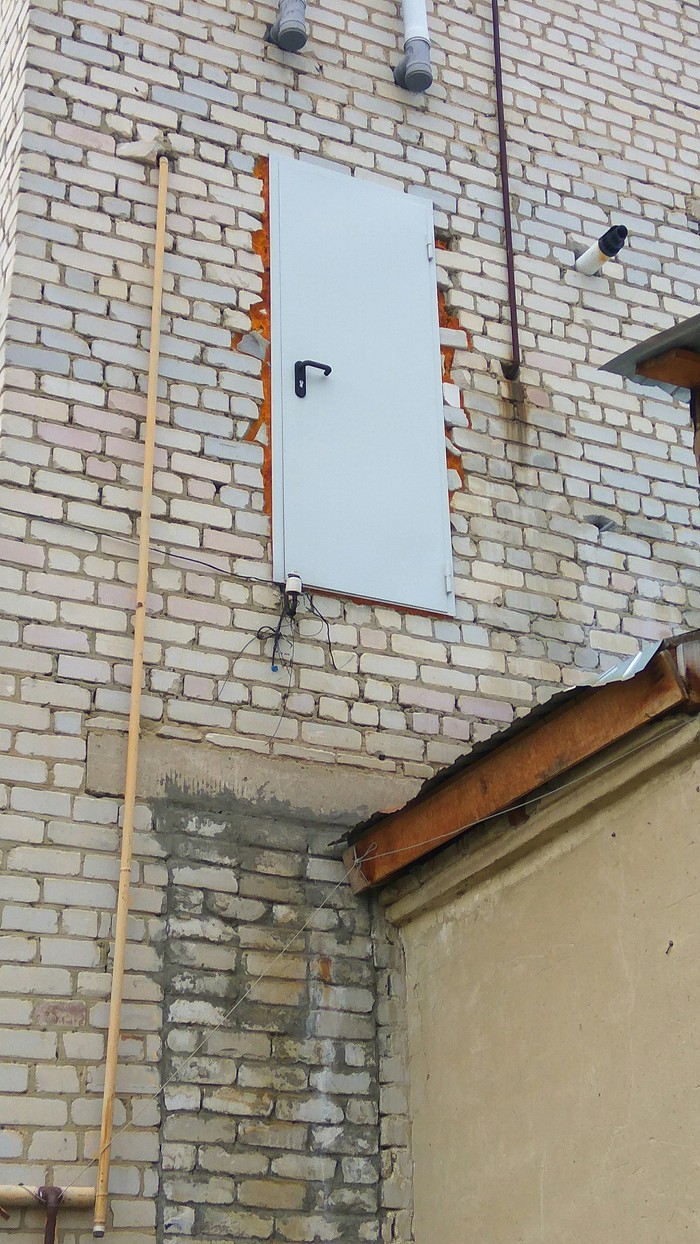 Door in the wall. MREO traffic police in Barysh. - Traffic police, Door, Ulyanovsk region