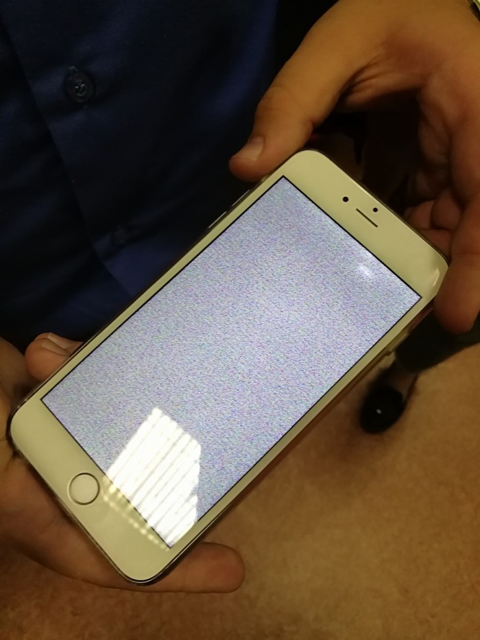    Apple  4 ... Apple, iPhone, 