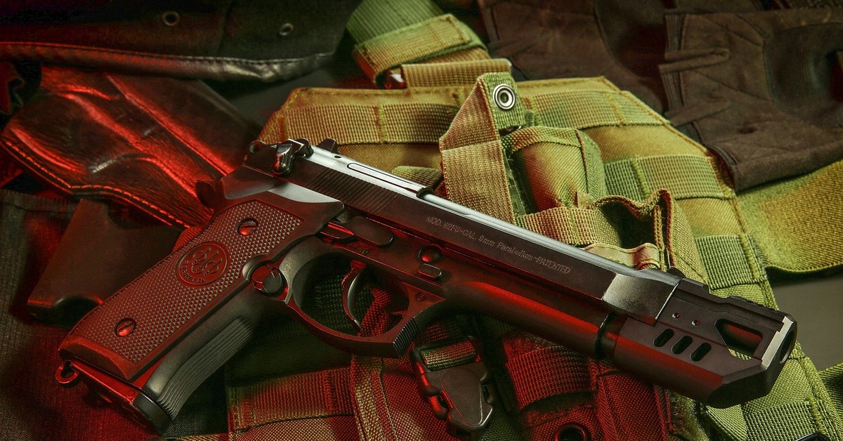 Beretta 92FS с дульным компенсатором. 