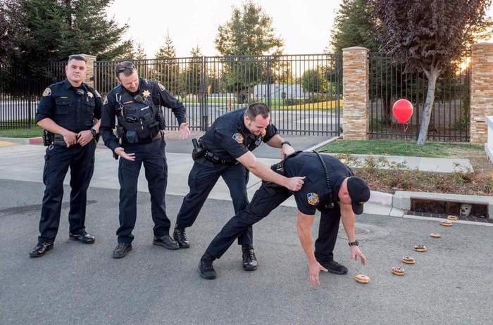 California cops fearlessly save their colleague by wickedly preventing him from eating donuts. This is police brutality! - The photo, , Donuts, It, Bastards, Police