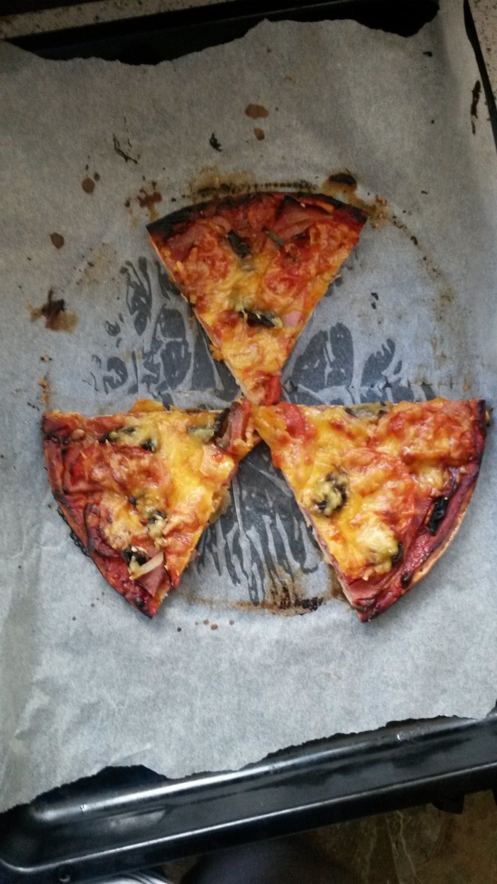 How to imply that the pizza is a little burnt... - My, Pizza, Burnt out, Radioactive, Burnt