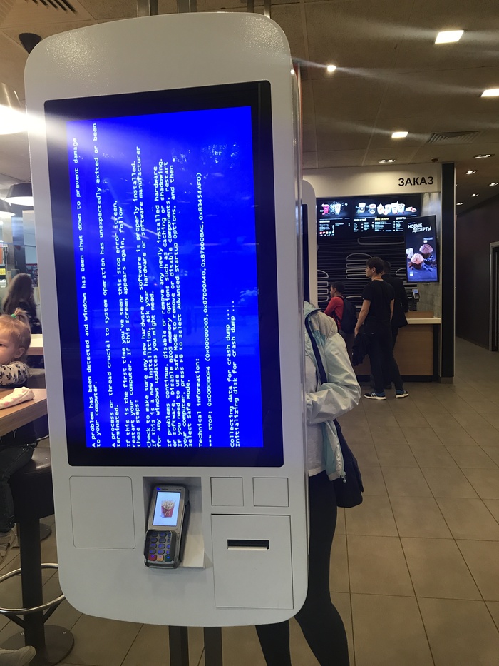 The blue screen of death and got to the poppy. - My, Blue screen of death, Came, McDonald's, The photo