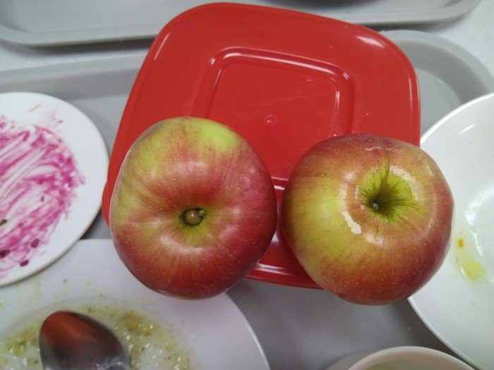 There are two types of navels - Dinner, My, Navel, Apples