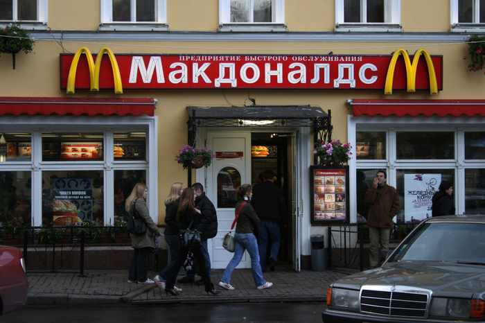 320,000 rubles for burns at a Moscow McDonald's. An employee of the establishment accidentally knocked over coffee on a three-year-old child.. - McDonald's, Moscow, Fast food