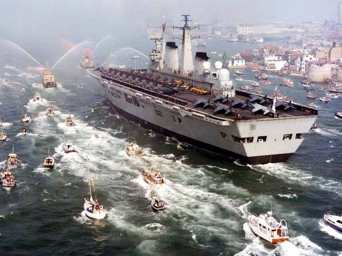 Meeting of the British aircraft carrier Invincible - Story, Aircraft carrier, , Falkland Islands