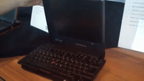 Ноутбук 1995 года с уникальной системой закрывания