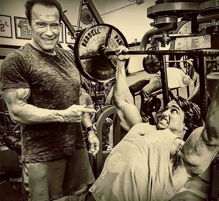 Arnold and his son - Arnold Schwarzenegger, A son, Legend, Humor, Photoshop