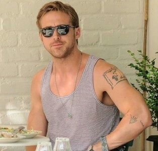 Gosling teases the paparazzi - Not mine, Ryan Gosling