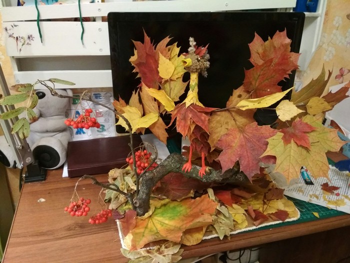 Autumn crafts for kindergarten. - My, Crafts, Autumn, Cones, Kindergarten, With your own hands, Fallen leaves, Autumn leaves, Rowan, Longpost