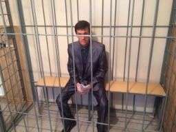 Начался второй суд(санкции по нему -50000 руб штраф и конфискация авто) третий состоится 18 октября - а там что?-расстреляют что-ли!?!?
