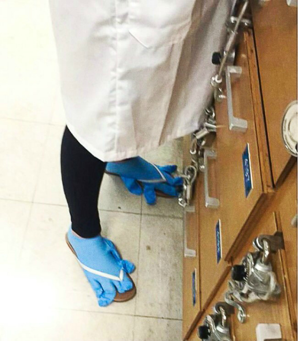 Severe laboratory assistant :) - Slates, Legs, Laboratory assistants, Gloves